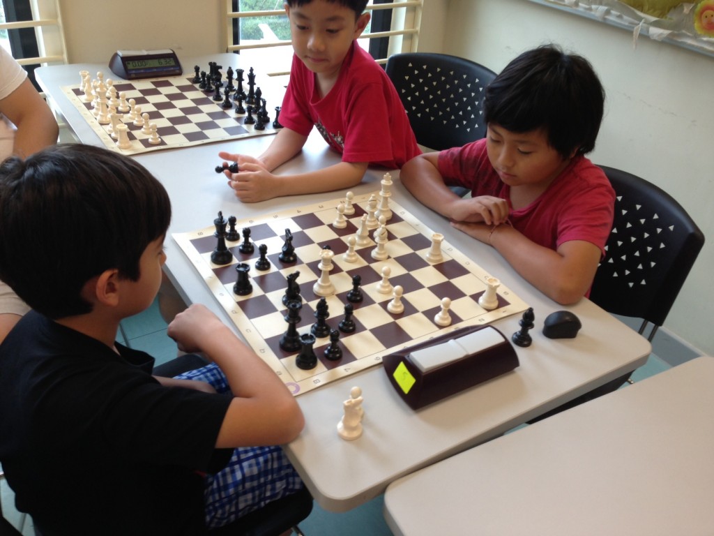 Gerent looks at the decisive game between Richard with white against Miguel Angel