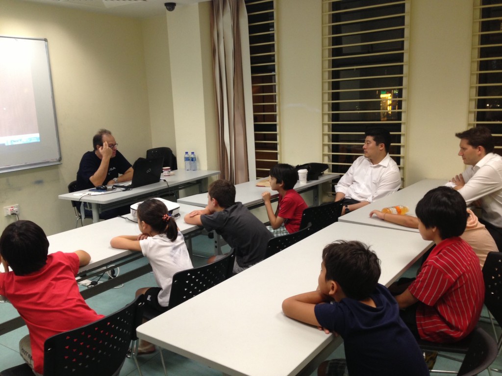 IGM Grivas discussing the "blockade" with his chess audience from Caissa Chess Club in Discovery Bay