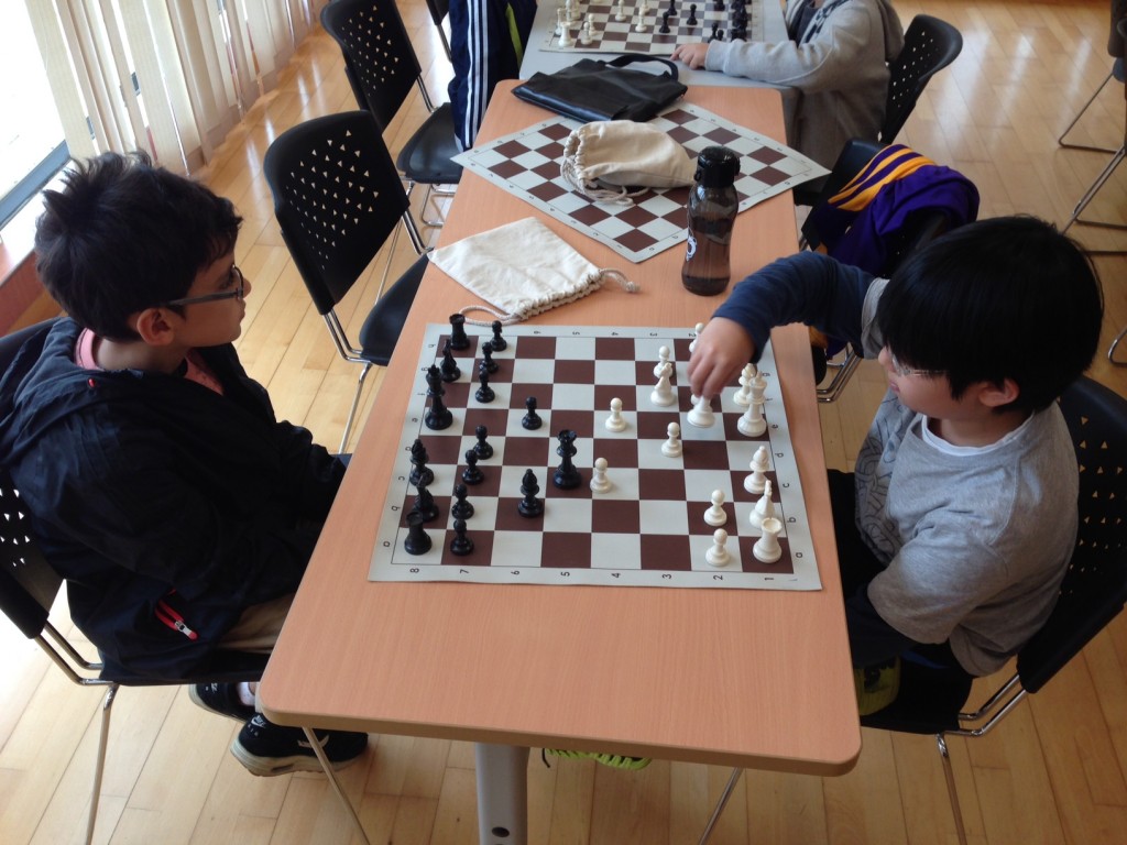Jay with white against Suneh - today no Scholar's mate ...
